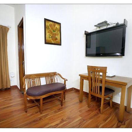 Hotel Oscar - Hauz Khas New Delhi Extérieur photo
