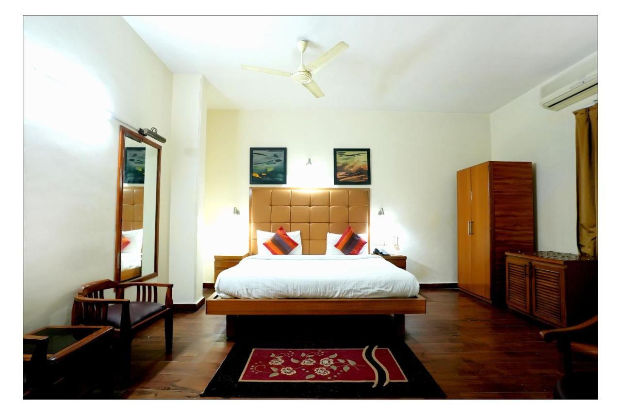 Hotel Oscar - Hauz Khas New Delhi Extérieur photo