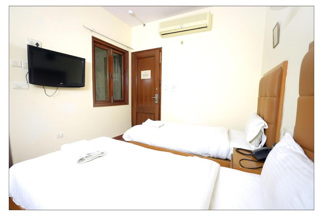 Hotel Oscar - Hauz Khas New Delhi Extérieur photo