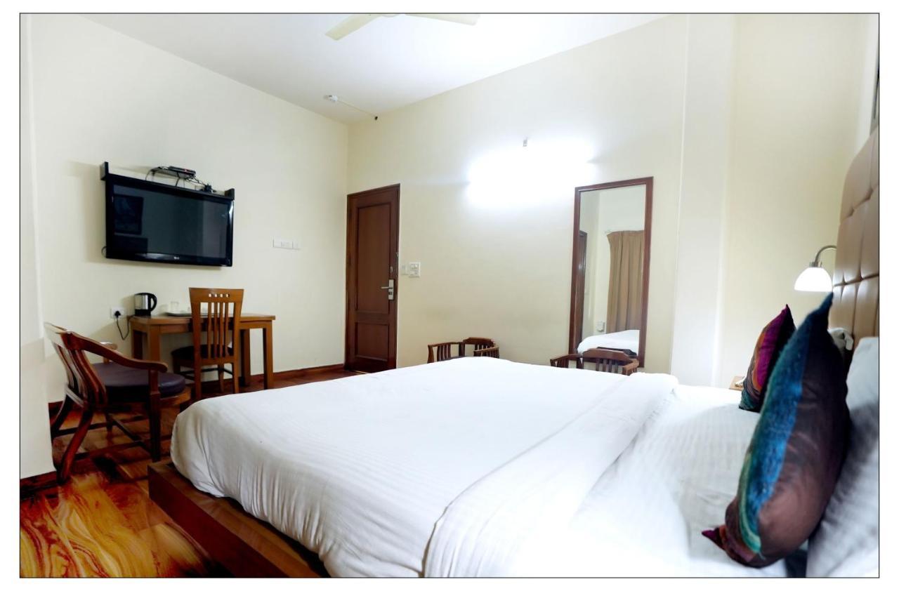 Hotel Oscar - Hauz Khas New Delhi Extérieur photo